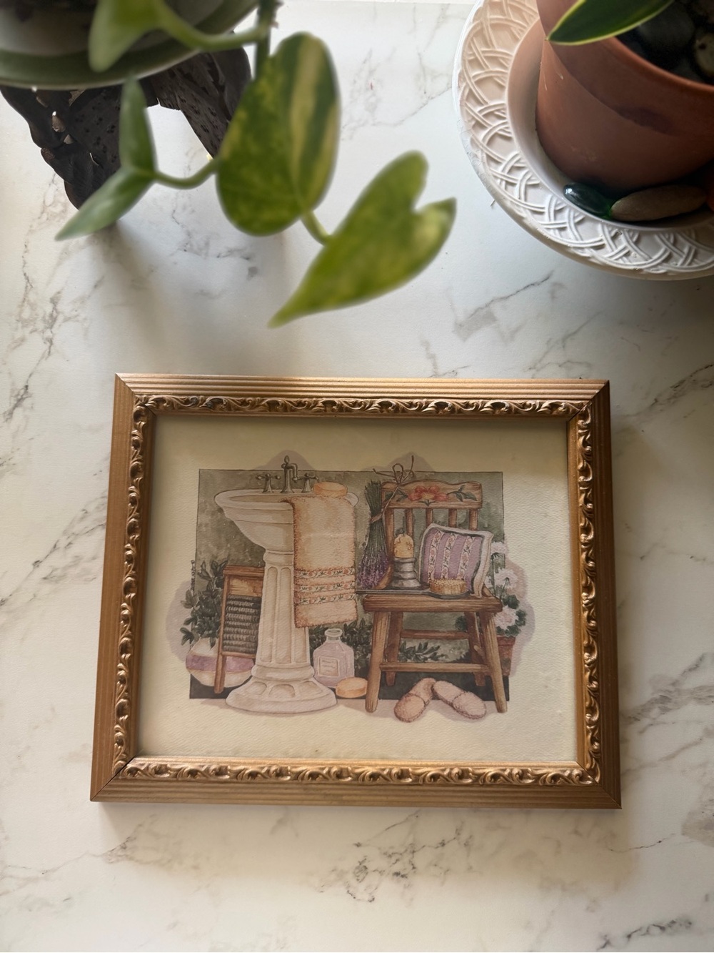Classic Gold Framed Decorative Print - Elegant Home Accent